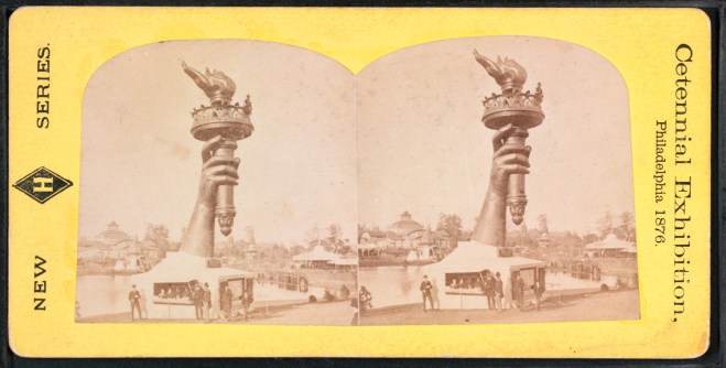 Braço direito da Estátua da Liberdade, exibido no Centennial Exposition, em 1876