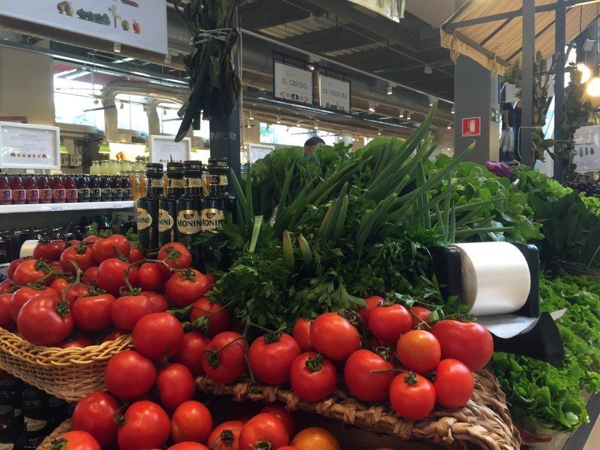 Mercado com produtos selecionados no Eataly