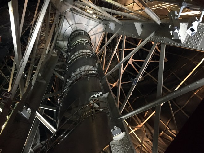 Escada que dá acesso à coroa da Estátua da Liberdade