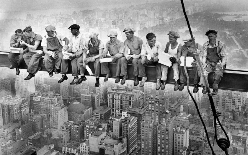 Lunch atop a skyscraper | Autoria desconhecida
