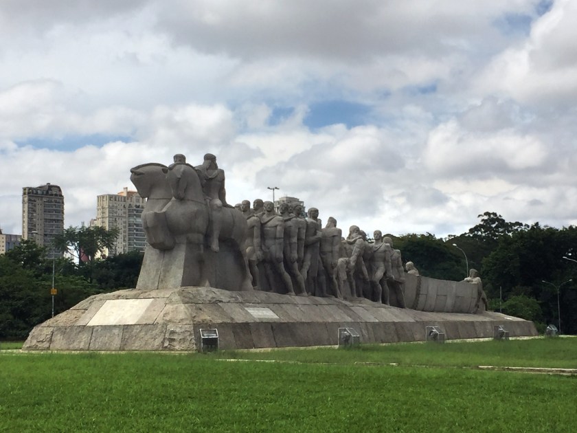 Monumento às Bandeiras