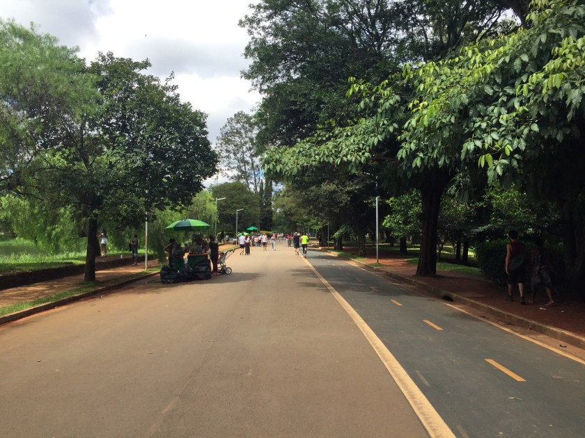 Espaço para corrida e ciclovia