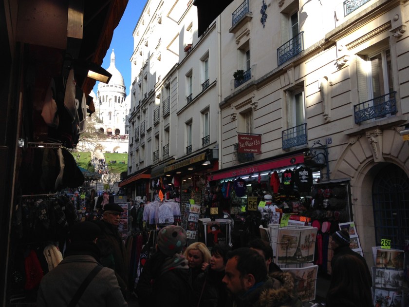 Rue Steinkerque com a basílica ao fundo