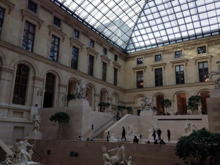 Pátio com esculturas