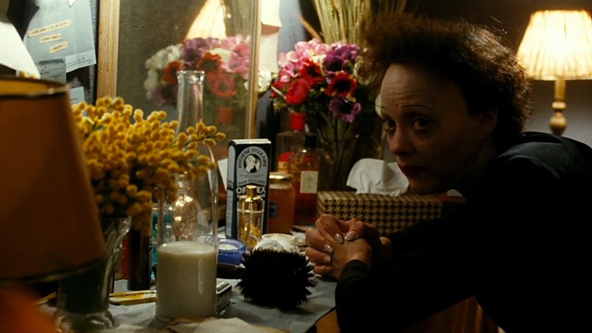 Maquiagem envelhece a atriz Marion Cotillard