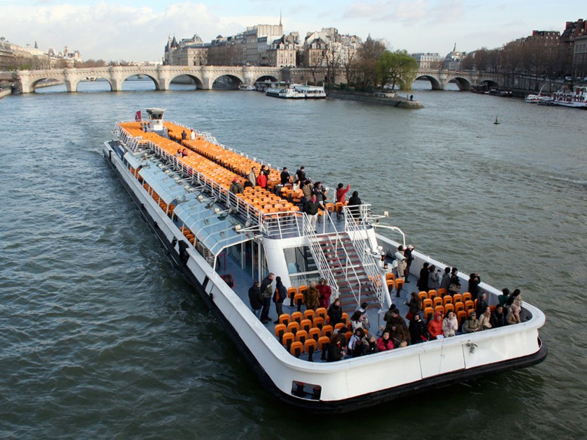 Bateaux-mouche no rio Sena | Foto: Jean-noël Lafargue