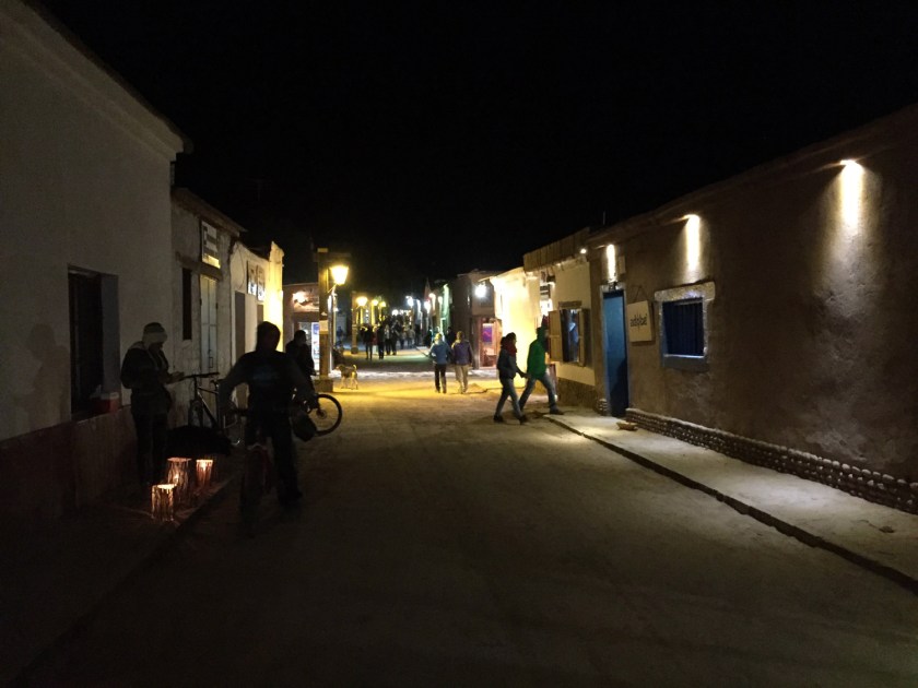 A noite no centro de San Pedro de Atacama