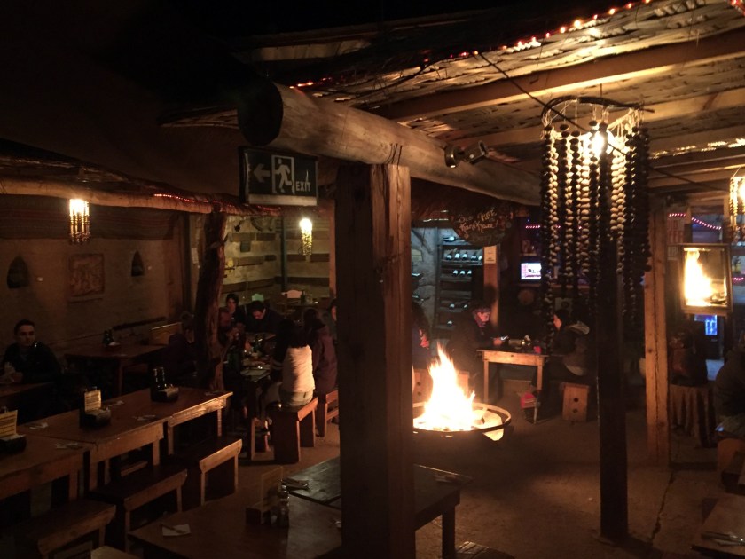 Fogueira acesa para aquecer o ambiente