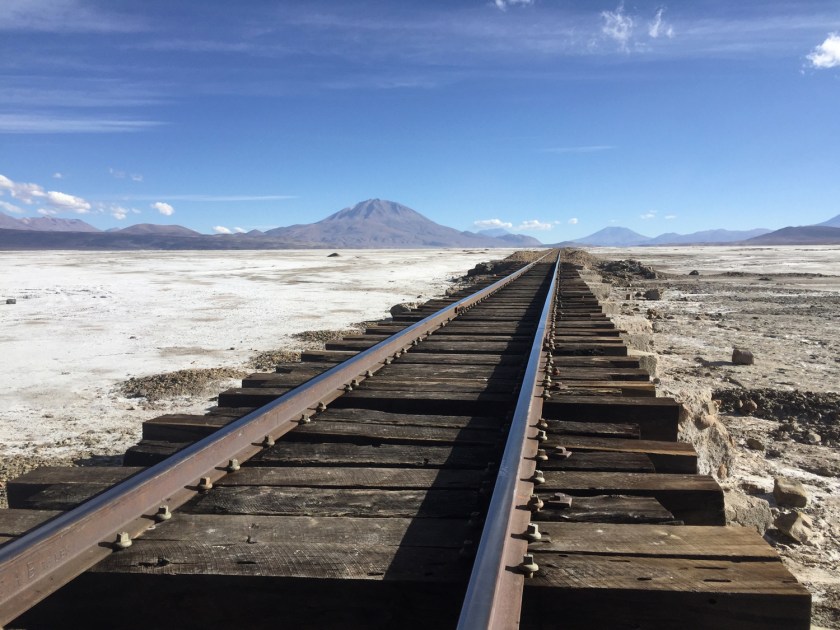 Ferrovia no Salar de Chiguana