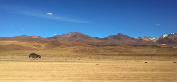 4x4 cruzando o deserto