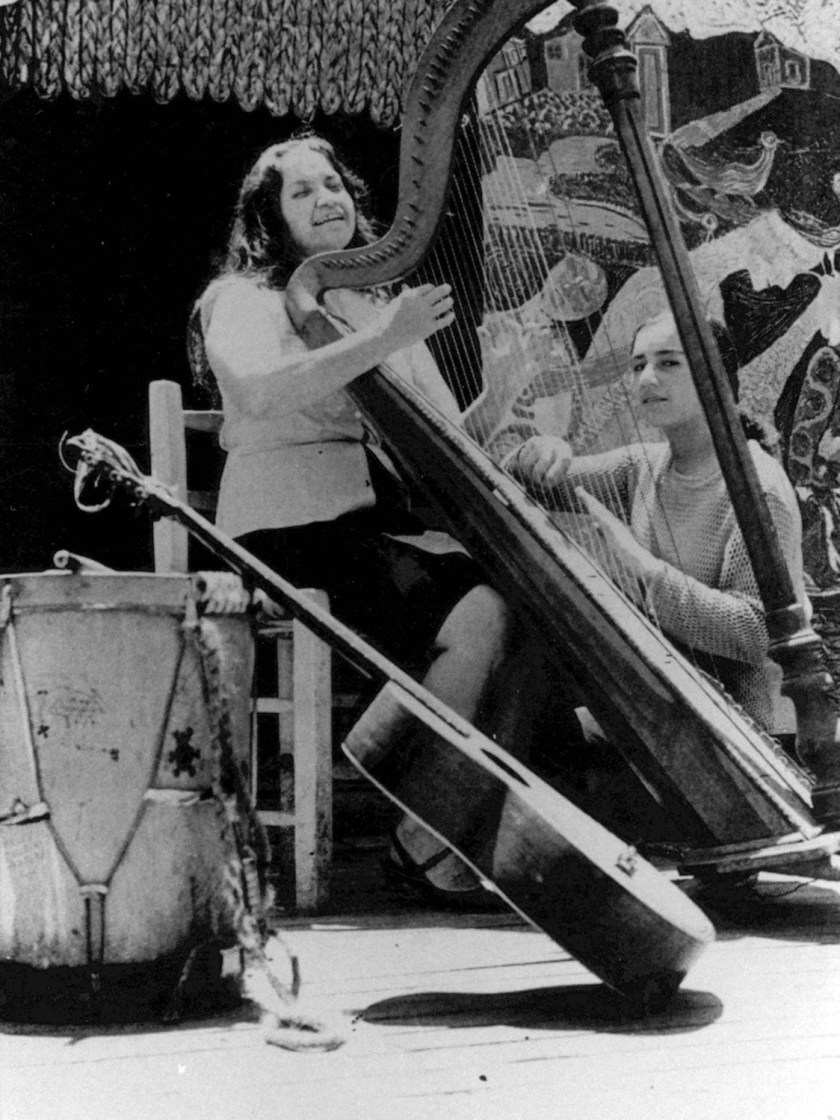 Violeta Parra com a filha