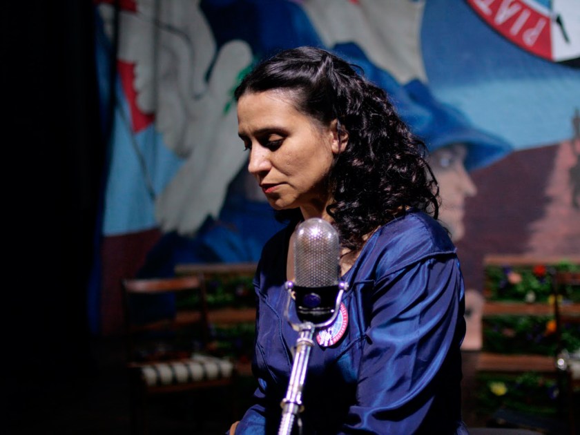 Francisca Gavilán como Violeta Parra