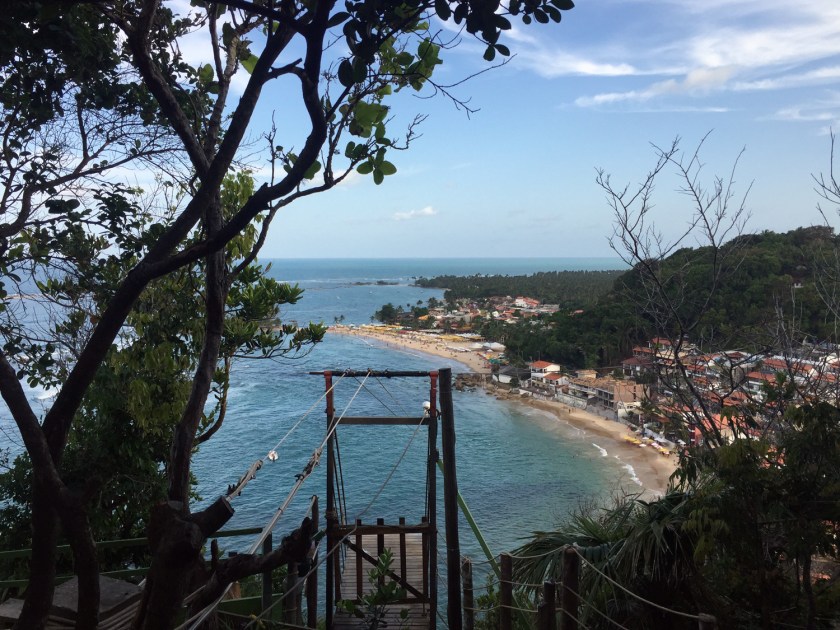 Tirolesa do morro até a Primeira Praia