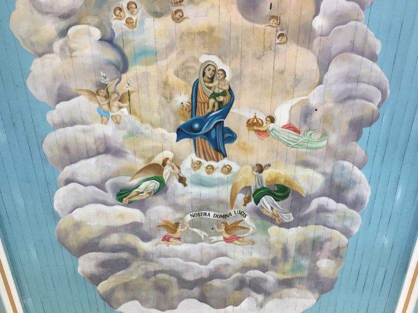 Imagem de Nossa Senhora da Luz no teto da igreja