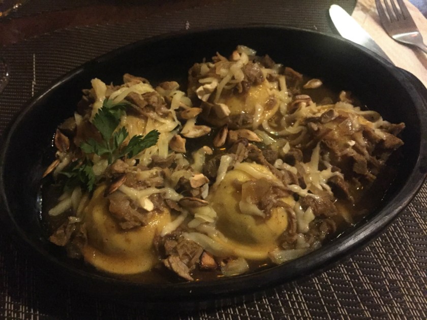 Sorrentinos de humita com ragout de carne de sol