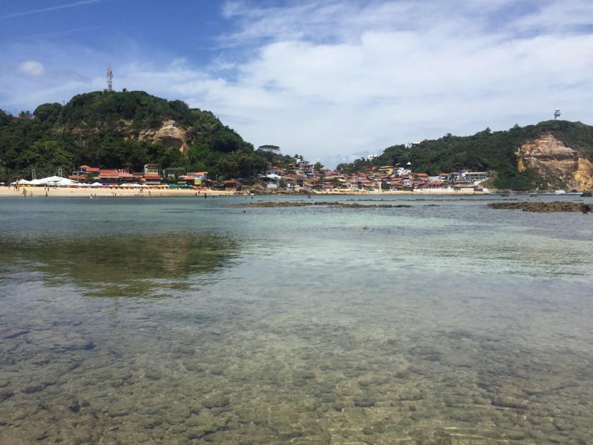 A vila vista da ilha