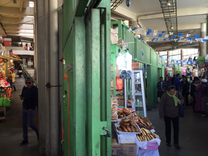 Comidas expostas sem muita higiene