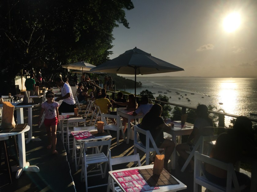 Mesas ocupadas logo após a abertura