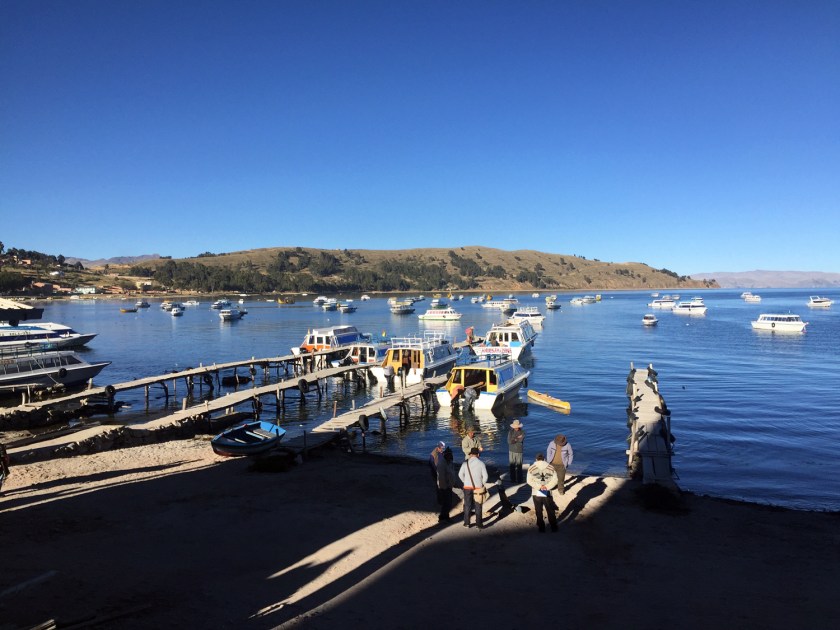 Barcos no porto do Lago Titicaca