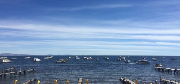 Pedalinhos na praia do Lago Titicaca