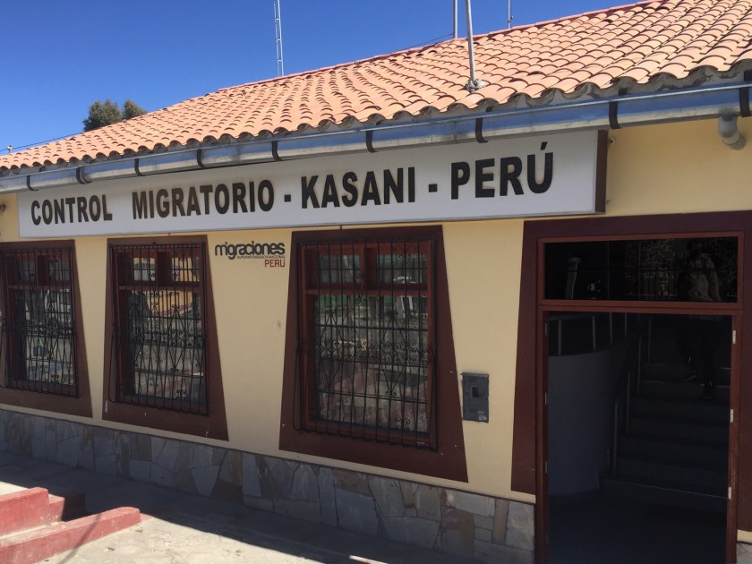 Controle migratório peruano na fronteira com a Bolívia