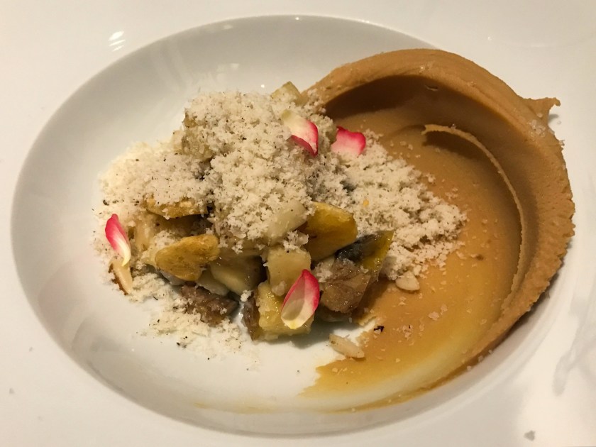 Chocolate caramelado com trio de bananas