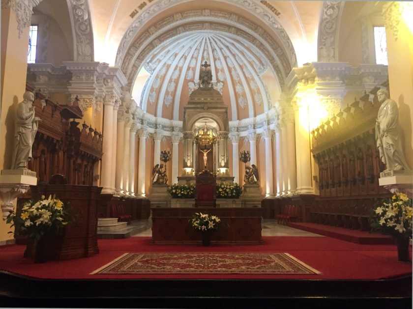 Altar principal da Catedral Basílica de Santa María