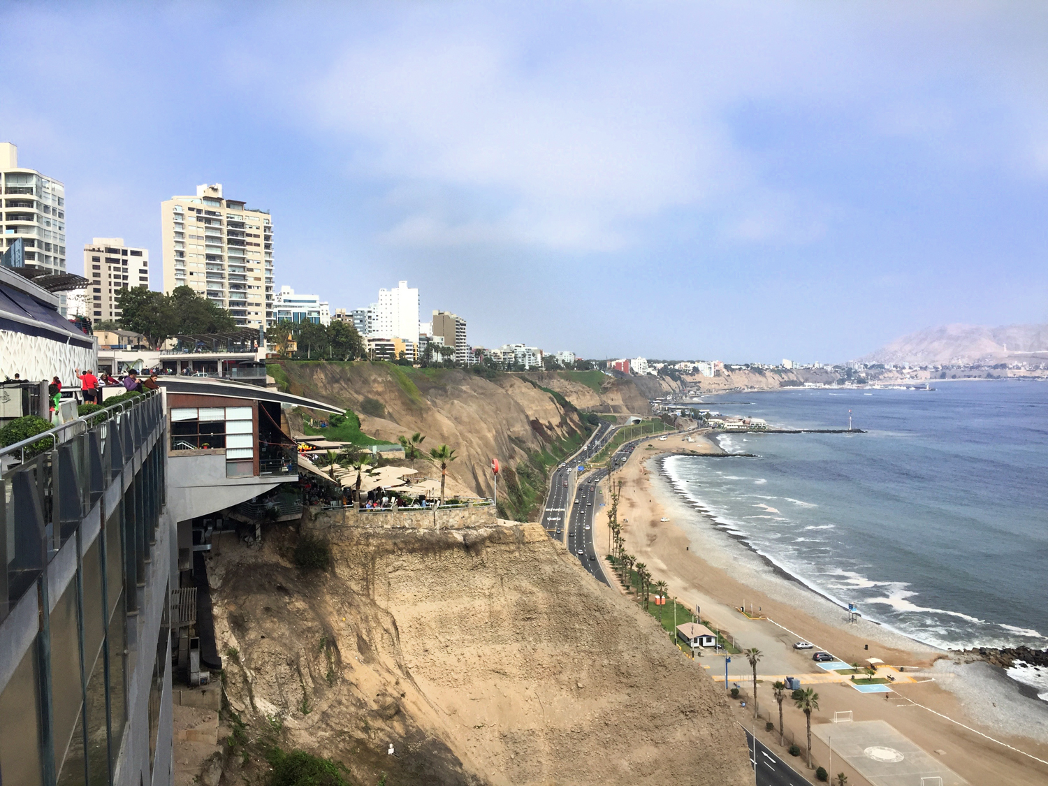 Vista de um dos restaurantes do shopping