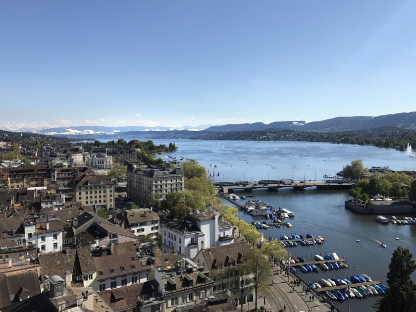 Lago Zürich visto da torre da igreja