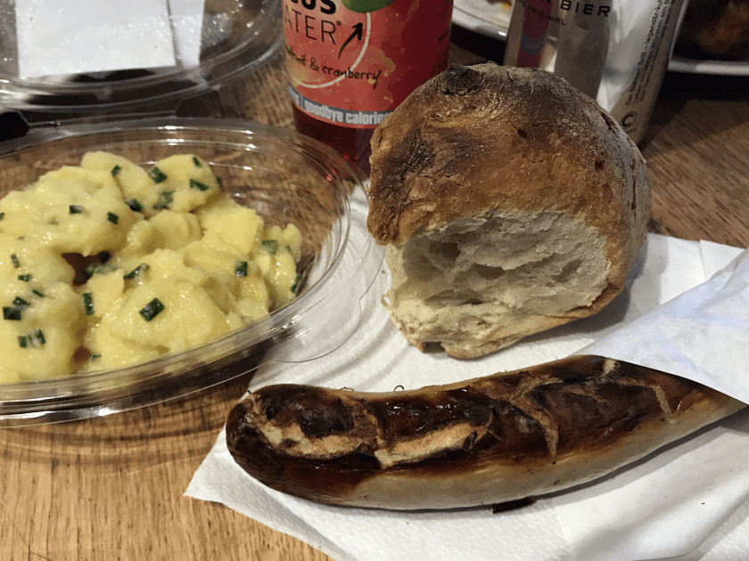 St. Galler Bratwurst mit Gold Bürli, Sternen Senf & Kartoffelsalat