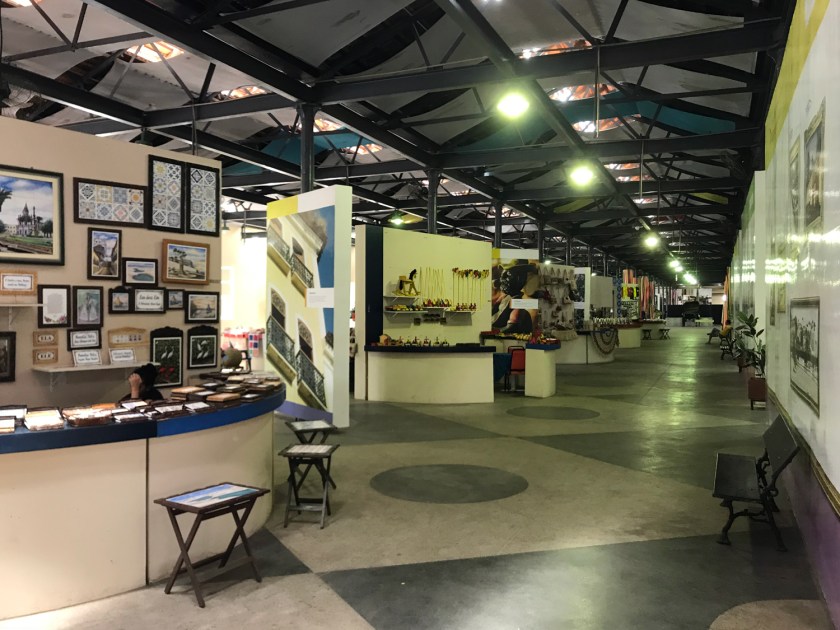 Estandes de produtos regionais e artesanais