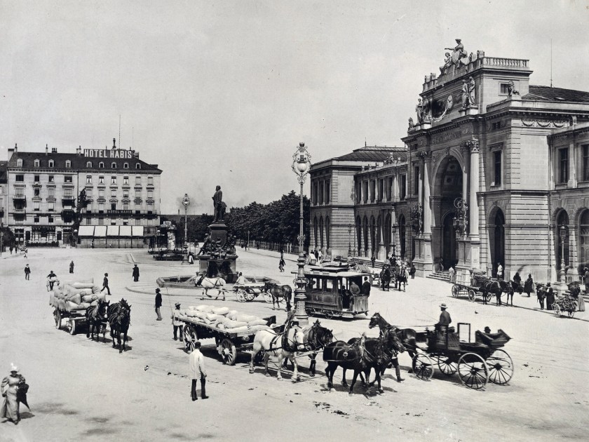 A praça Bahnhofplatz, em frente à estação Hauptbahnhof, em 1900