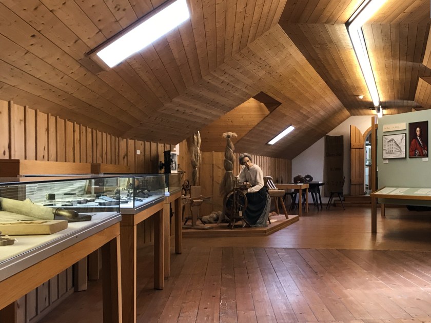 Tecelagem e outros detalhes da cultura local