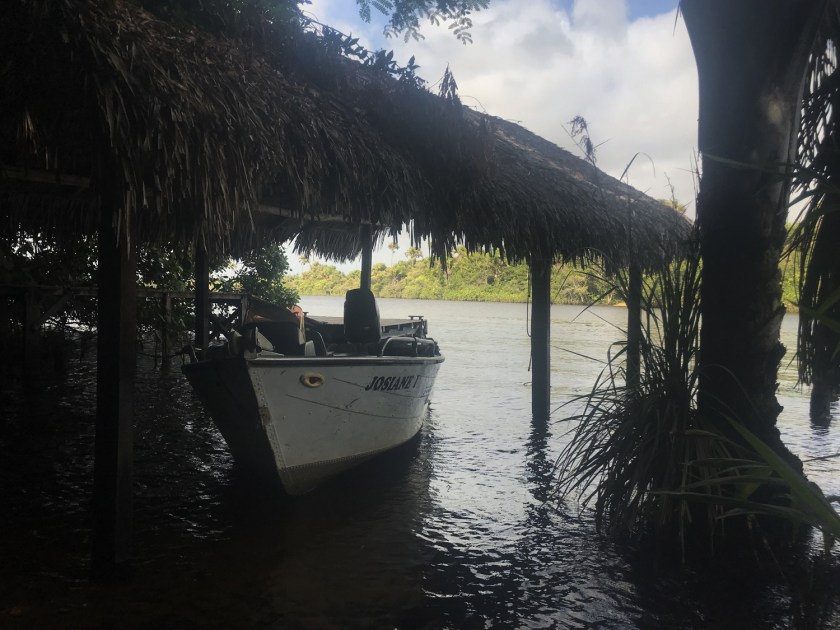 Acesso ao rio nos fundos da propriedade