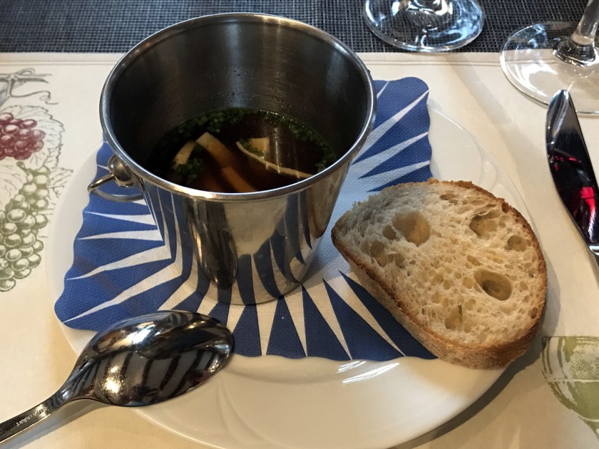 Bouillon mit flädli