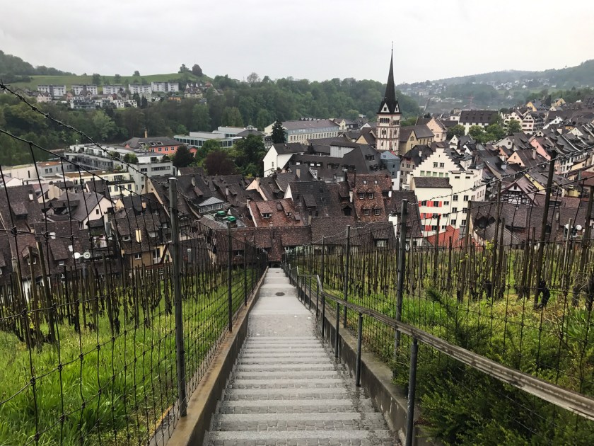 Escada de que liga o centro histórico ao forte
