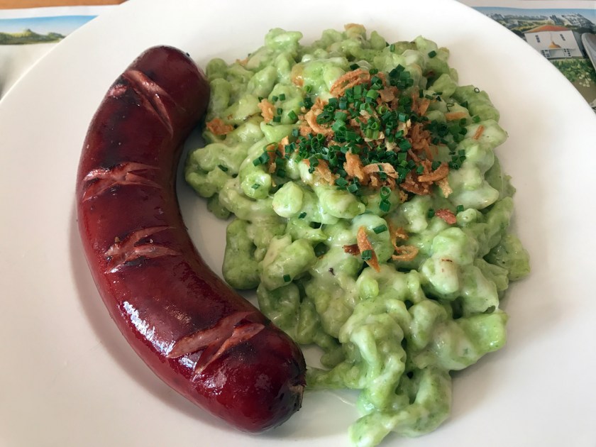 Appenzeller Landsgemeindeschüblig vom Grill mit Bärlauch-Käsespätzli