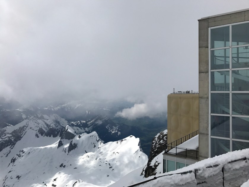 Nuvem cobre a vista das montanhas