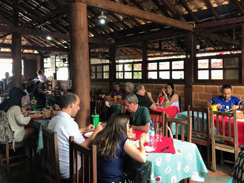 Um dos salões do restaurante