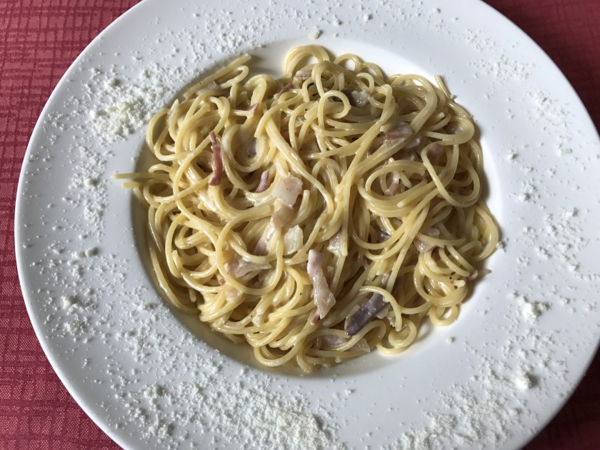 Espaguete à carbonada do restaurante Sale e Pepe