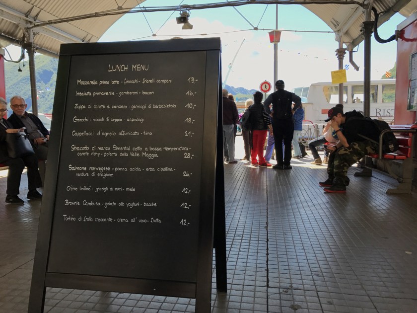 Menu exposto na estação