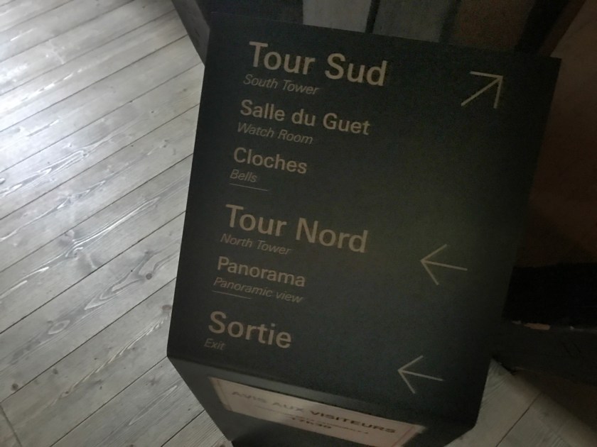 Placas indicativas das torres