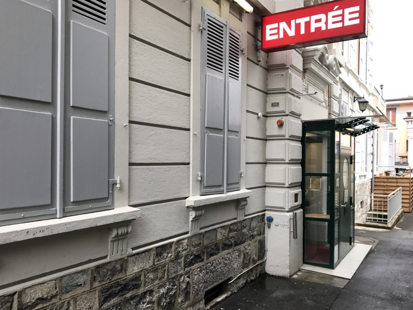 Entrada lateral do hotel