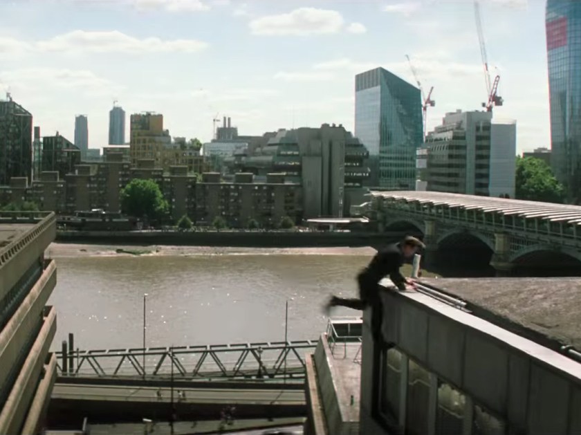 Tom Cruise quebra o tornozelo em Londres