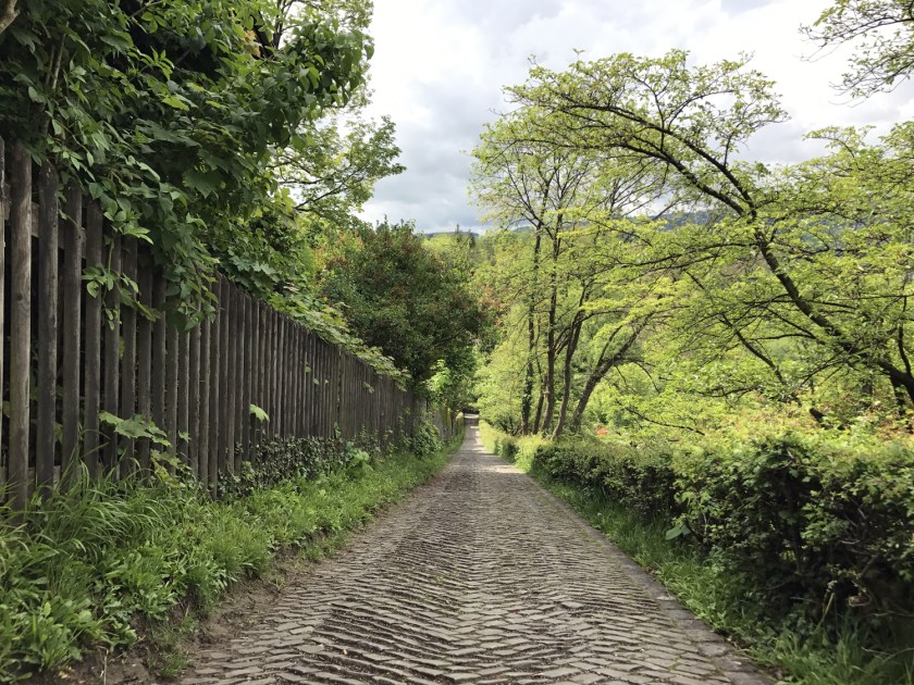 Caminho para a parte baixa da cidade
