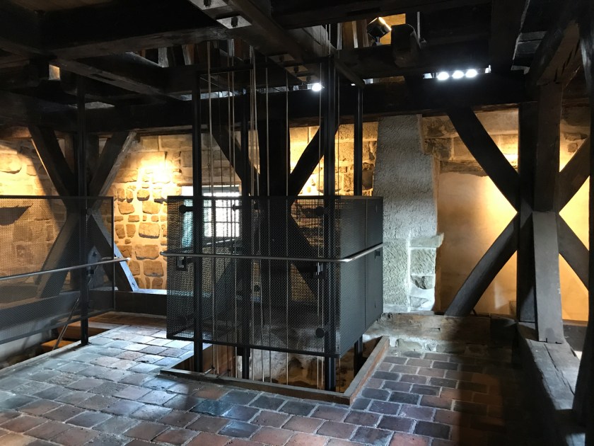 São seis andares na torre