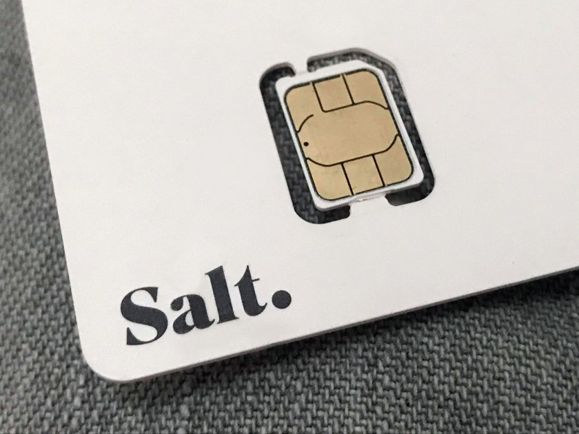 Chip de celular da Salt.