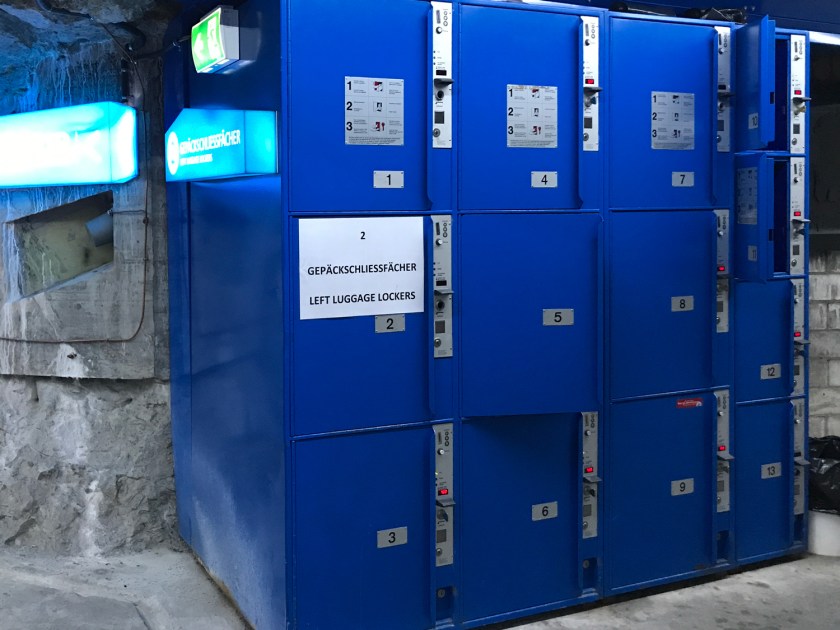 Armários para malas e bolsas grandes