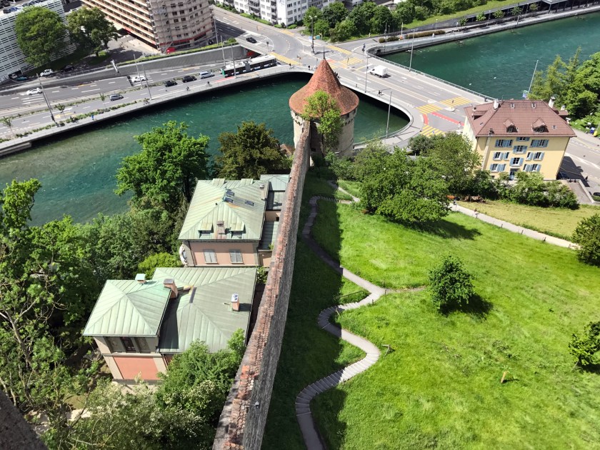 Caminho do lado de fora da cidade velha