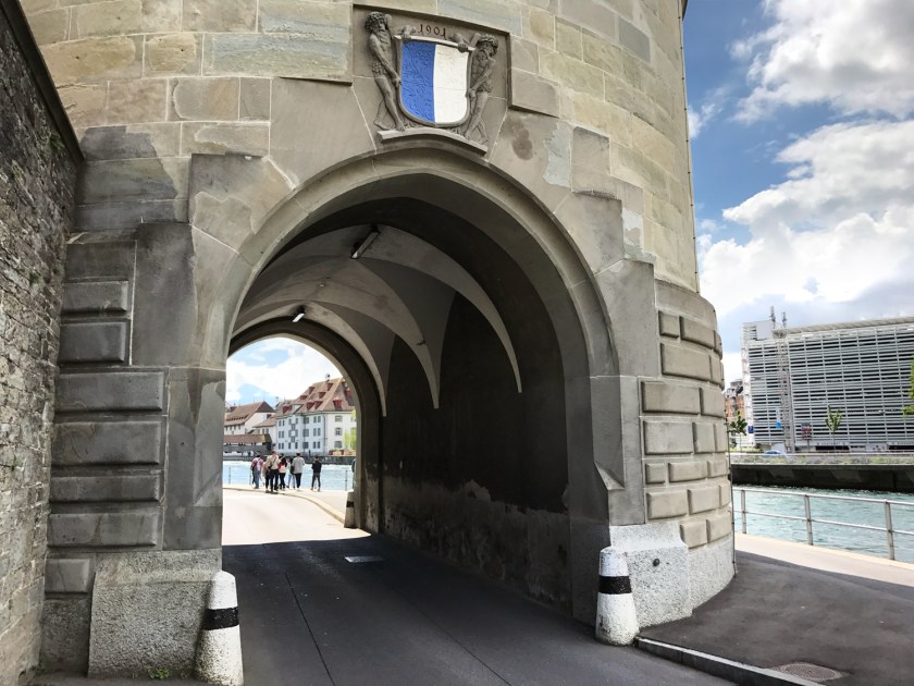 Passagem sob a Nölliturm